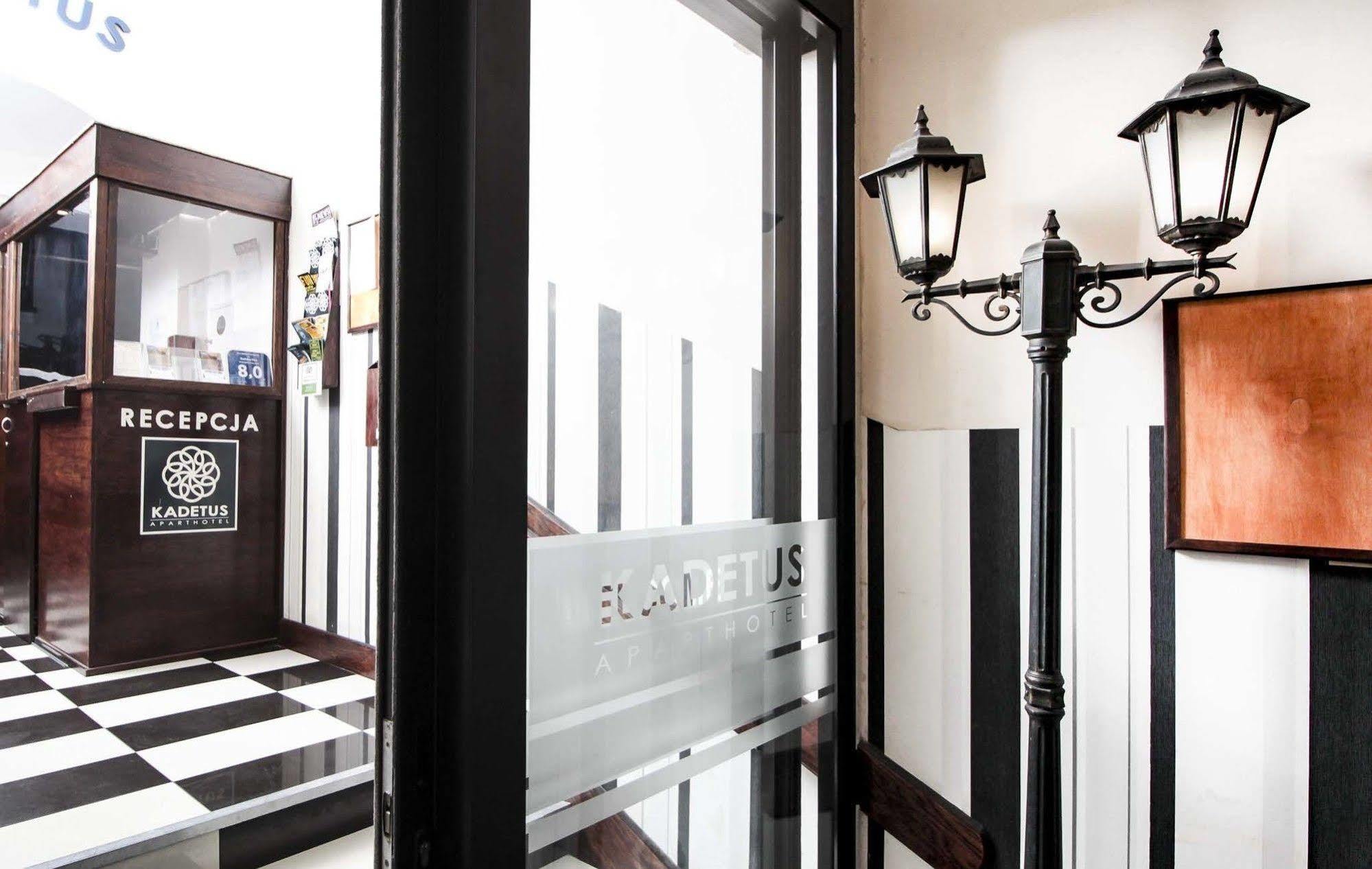 Aparthotel Kadetus Krakow Ngoại thất bức ảnh
